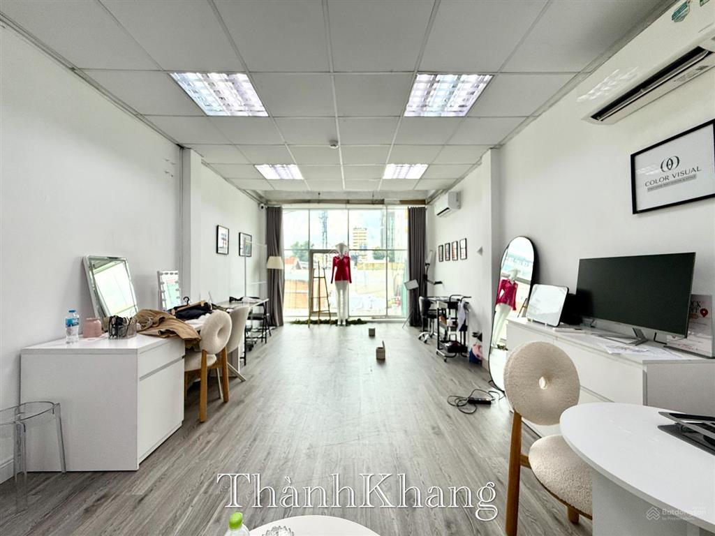 Cho thuê sàn văn phòng kinh doanh, mặt tiền, thang máy, có máy lạnh, rộng 30m2, ngay võ thị sáu q3