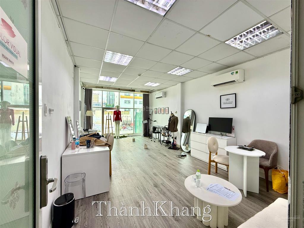 Cho thuê sàn văn phòng kinh doanh, mặt tiền, thang máy, có máy lạnh, rộng 30m2, ngay võ thị sáu q3