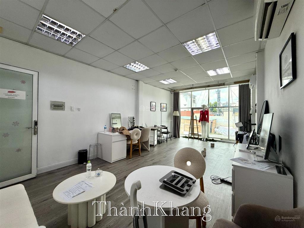 Cho thuê sàn văn phòng kinh doanh, mặt tiền, thang máy, có máy lạnh, rộng 30m2, ngay võ thị sáu q3