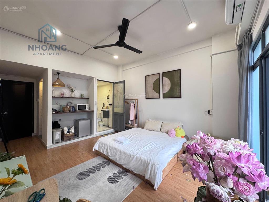 Cho thuê chung cư studio bancol rộng 35m2, điện nhà nước, thang máy, ngay chợ bến thành q1