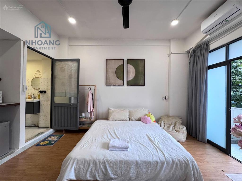 Cho thuê chung cư studio bancol rộng 35m2, điện nhà nước, thang máy, ngay chợ bến thành q1