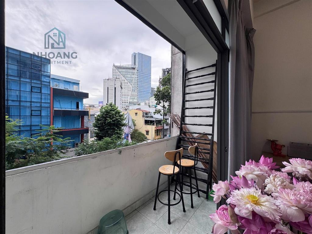 Cho thuê chung cư studio bancol rộng 35m2, điện nhà nước, thang máy, ngay chợ bến thành q1