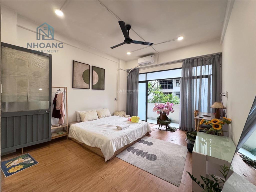 Cho thuê chung cư studio bancol rộng 35m2, điện nhà nước, thang máy, ngay chợ bến thành q1