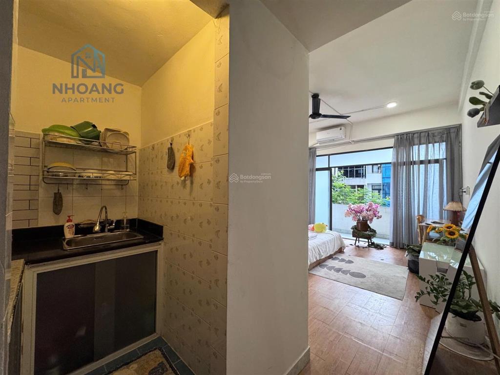 Cho thuê chung cư studio bancol rộng 35m2, điện nhà nước, thang máy, ngay chợ bến thành q1