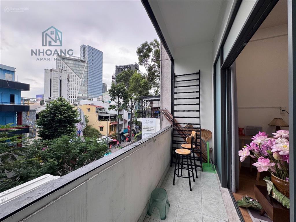 Cho thuê chung cư studio bancol rộng 35m2, điện nhà nước, thang máy, ngay chợ bến thành q1