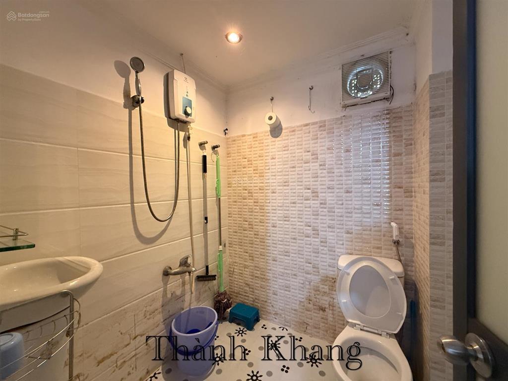 Cho thuê căn hộ 2 phòng ngủ bancol, full nt, rộng 55m2, máy giặt riêng, ngay đh kinh tế ueh q10