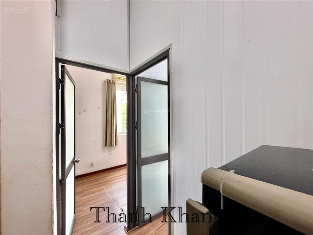 Cho thuê căn hộ 2 phòng ngủ bancol, full nt, rộng 55m2, máy giặt riêng, ngay đh kinh tế ueh q10