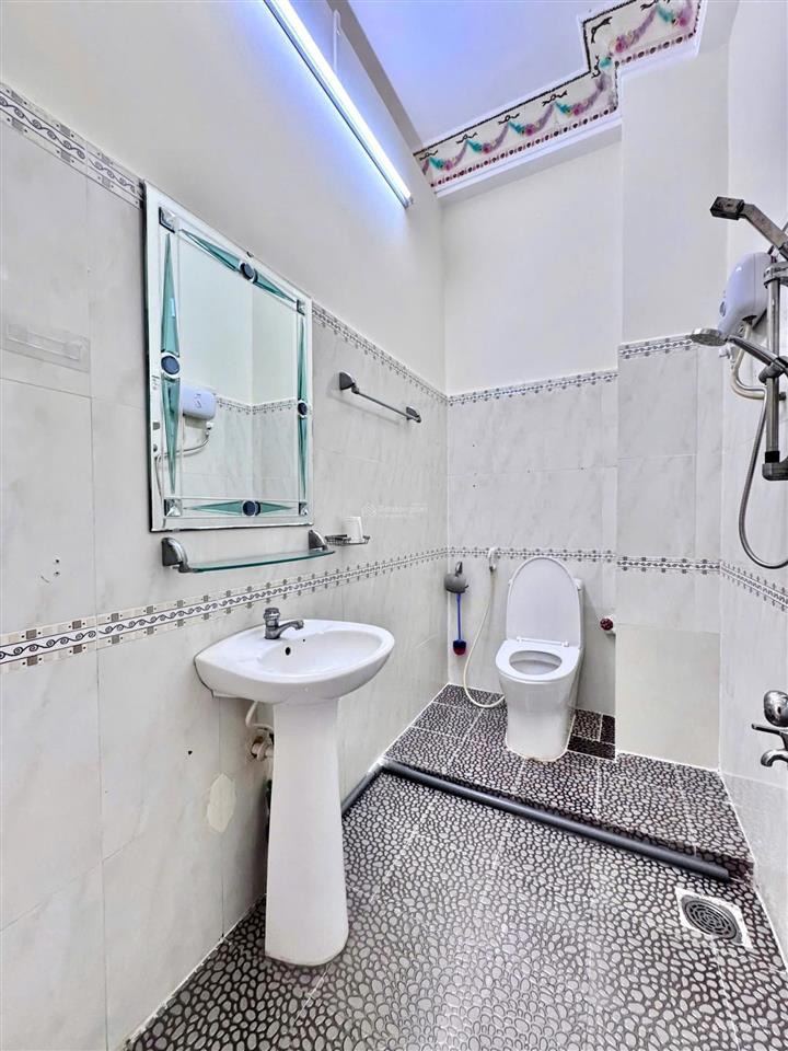 Cho thuê căn hộ ban công, full nội thất, rộng 27m2, ngay đh bách khoa, sư vạn hạnh q10