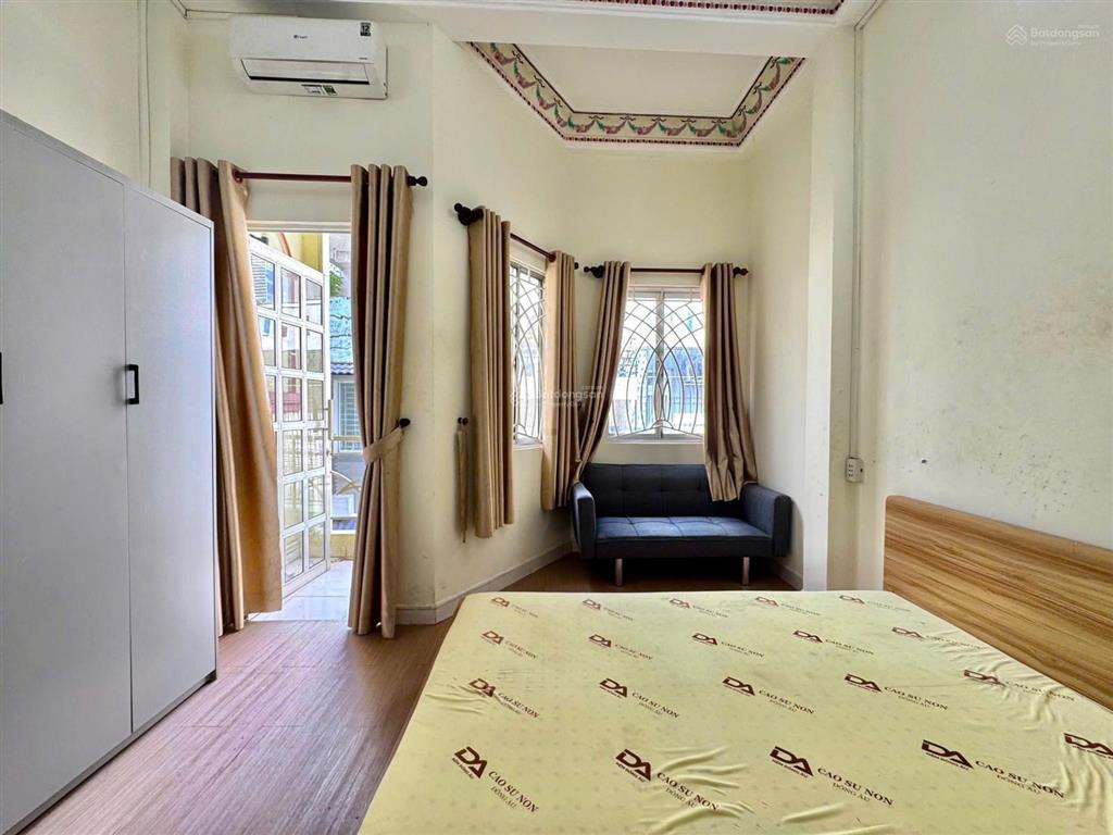 Cho thuê căn hộ ban công, full nội thất, rộng 27m2, ngay đh bách khoa, sư vạn hạnh q10