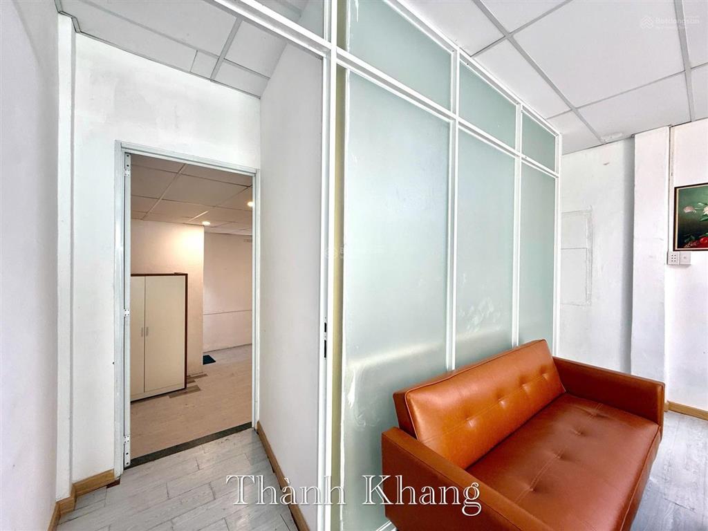 Cho thuê căn hộ 1pn tách bếp ban công, rộng 50m2, full nội thất, ngay tòa nhà viettel q10