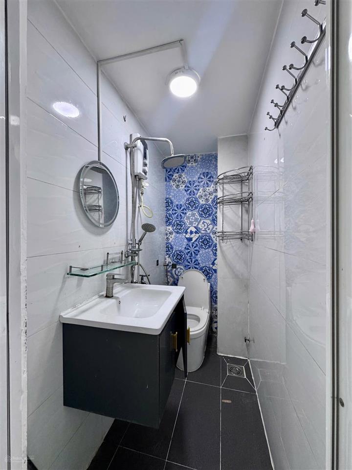 Cho thuê căn hộ nguyên tầng 2 phòng ngủ, full nội thất, rộng 40m2, ngay đại học kinh tế ueh
