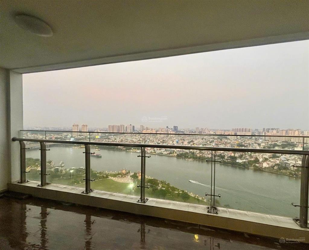 Cho thuê gấp căn hộ 4pn, 3wc, 188m2 tại vinhomes central park, 66 triệu vnd