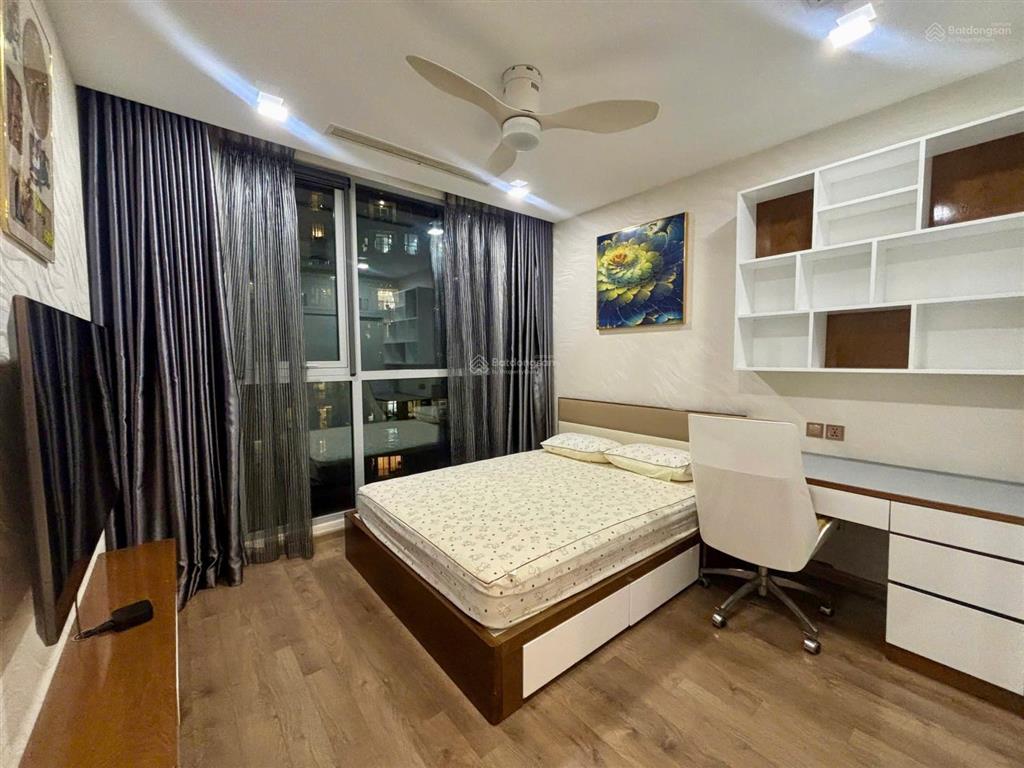 Cho thuê gấp căn hộ 4pn, 3wc, 188m2 tại vinhomes central park, 66 triệu vnd