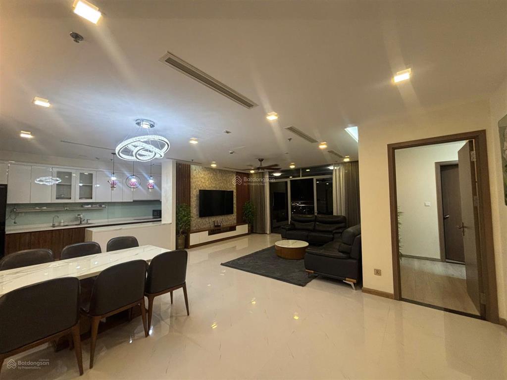Cho thuê gấp căn hộ 4pn, 3wc, 188m2 tại vinhomes central park, 66 triệu vnd