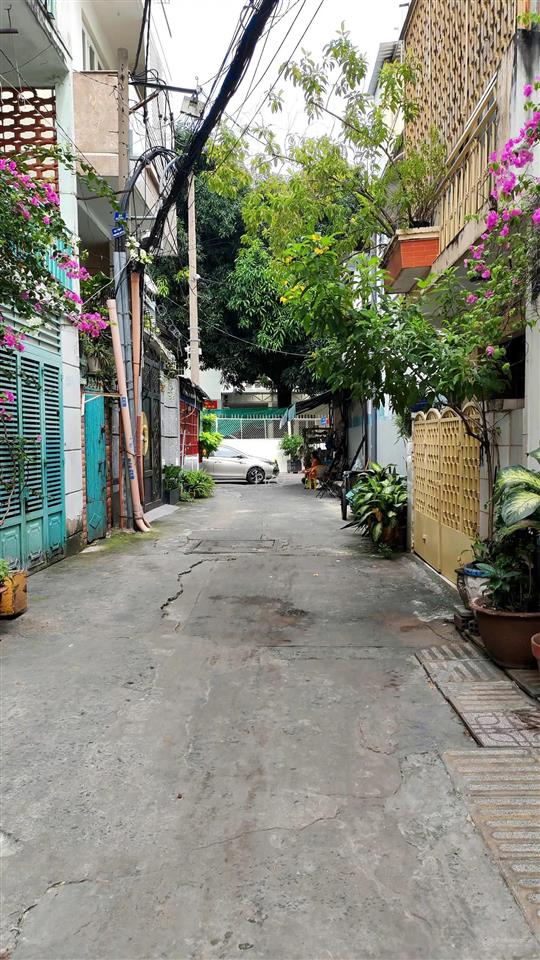 Duy nhất, hxh hoàng diệu, 4x11m, 46m2, sát mặt tiền, cách nguyễn văn trỗi 100m, 4 tầng, 9,5 tỷ tl