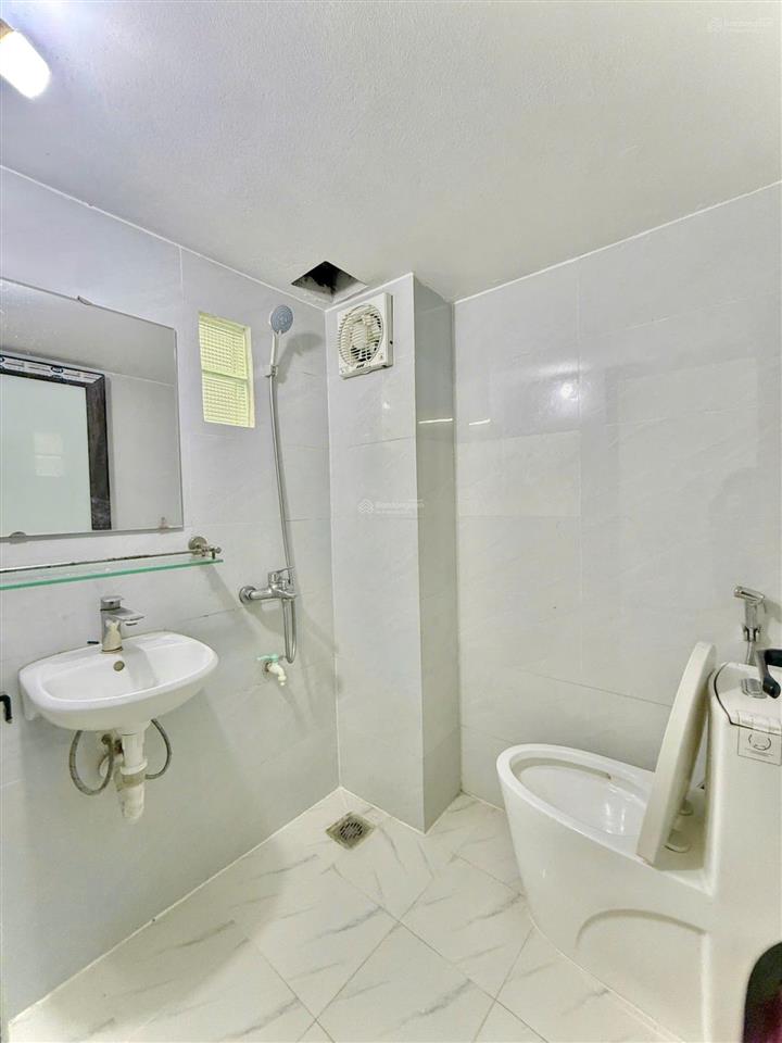 Cho thuê ccmn cổ nhuế, 25m, ban công, thang máy, sát chợ, ở ngay, 3.8 triệu