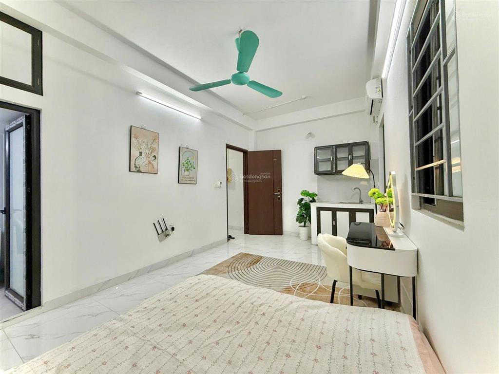 Cho thuê ccmn cổ nhuế, 25m, ban công, thang máy, sát chợ, ở ngay, 3.8 triệu