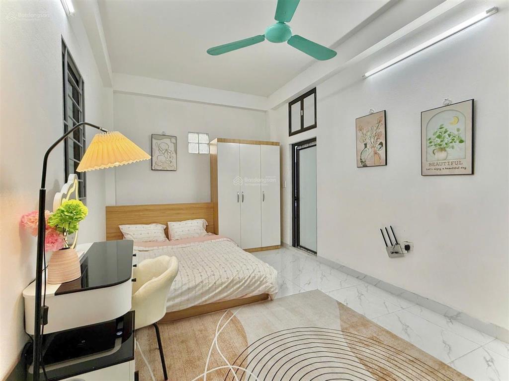 Cho thuê ccmn cổ nhuế, 25m, ban công, thang máy, sát chợ, ở ngay, 3.8 triệu