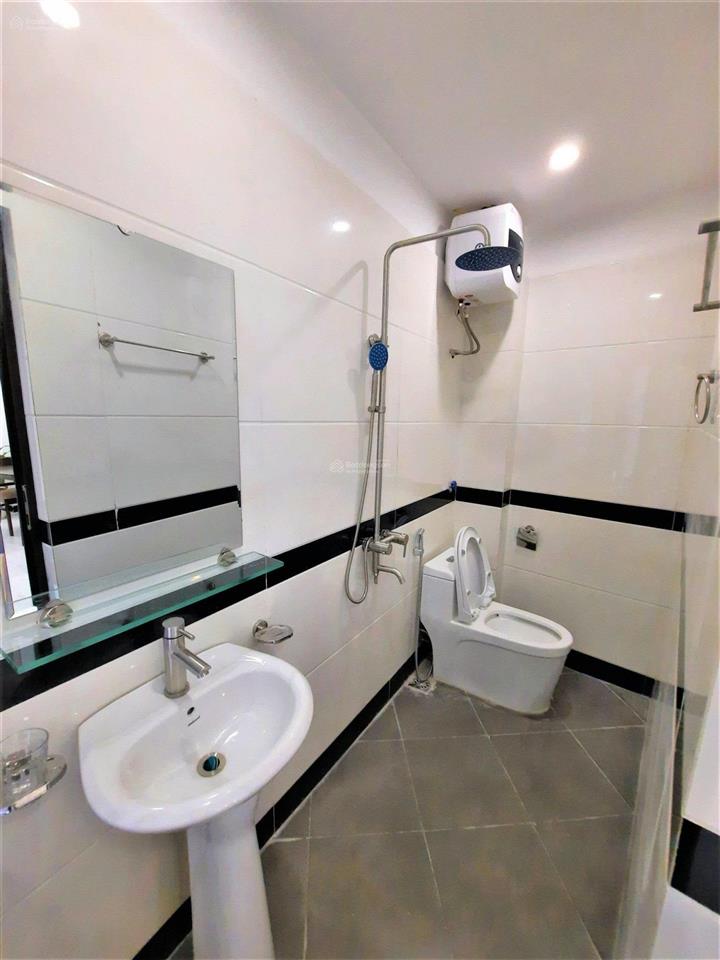 Cho thuê studio rộng 45m thoáng ô tô đỗ cửa, ngay ngã tư sở, khu quân đội an ninh cực tốt,chỉ 5tr5