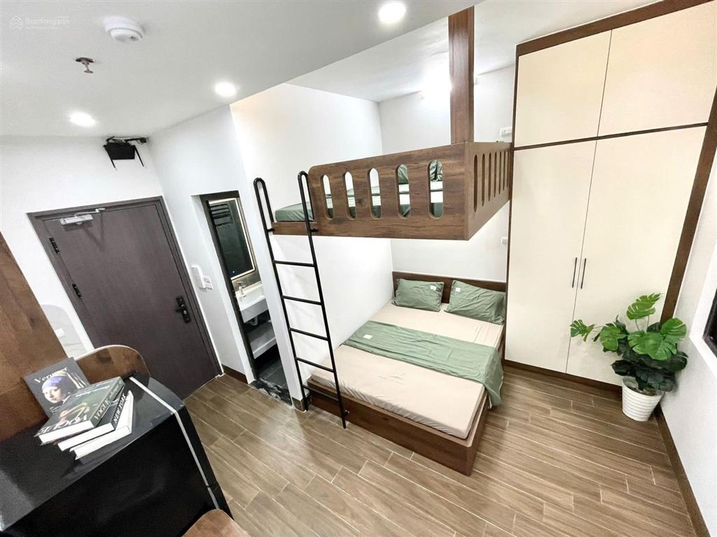Cho thuê phòng 2 ngủ gác xép 5tr4 ban công rộng, ánh sáng tự nhiên, gần hồ định công, đh thăng long
