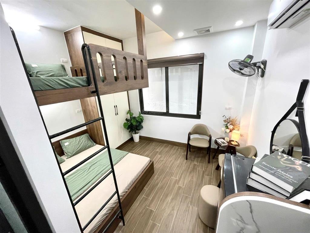 Cho thuê phòng 2 ngủ gác xép 5tr4 ban công rộng, ánh sáng tự nhiên, gần hồ định công, đh thăng long