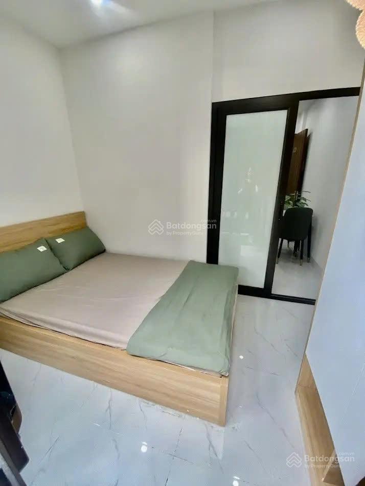 Cho thuê căn hộ 2pn thái thịnh, ban công thoáng sáng, chữa cháy chuẩn, ô tô đỗ gần, vào ở ngay