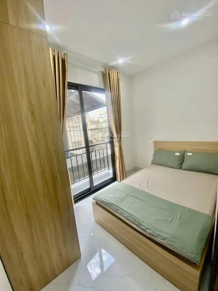 Cho thuê căn hộ 2pn thái thịnh, ban công thoáng sáng, chữa cháy chuẩn, ô tô đỗ gần, vào ở ngay
