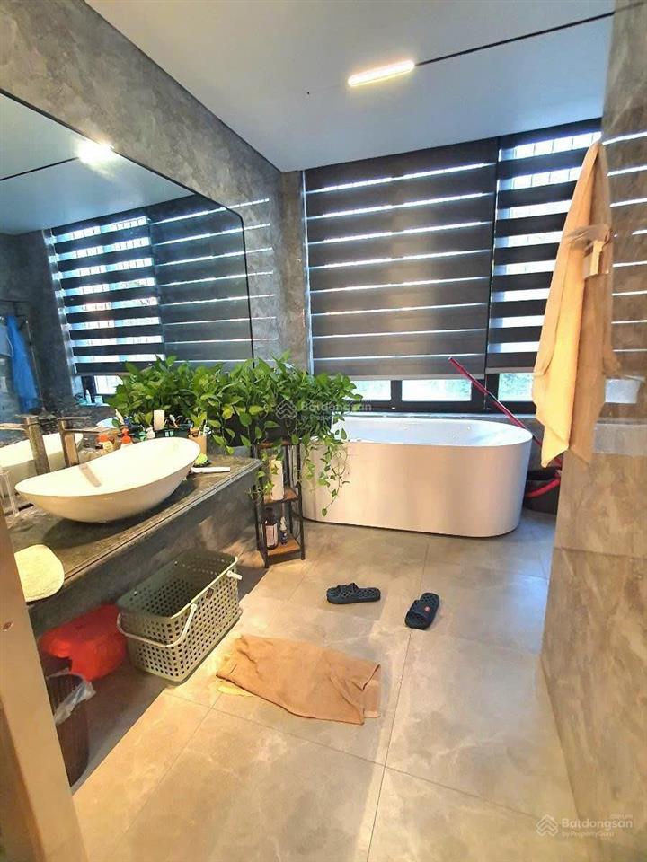 Giá tốt! bán nhà phân lô phố hoàng quốc việt, ô tô tránh, vỉa hè, kd, thang máy, 60m2*6t, 23 tỷ