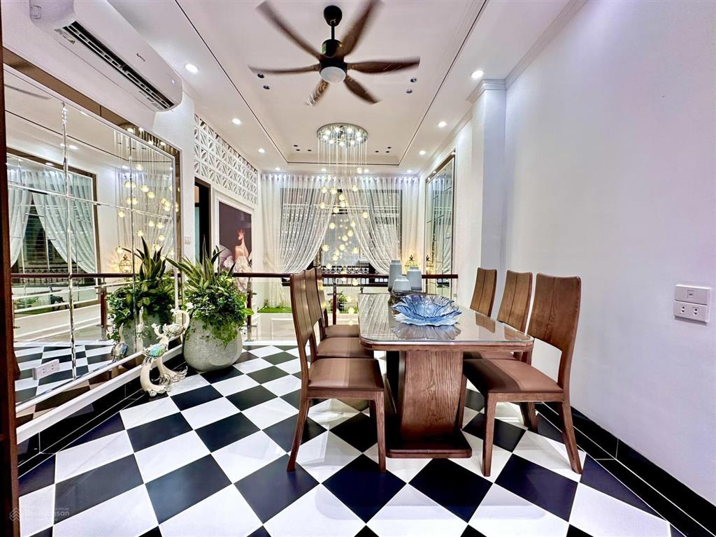 Đẹp bất ngờ! bán tòa nhà phố vũ phạm hàm, ô tô, thông thoáng, thang máy, kd, vp, 85m2*9t, 32 tỷ