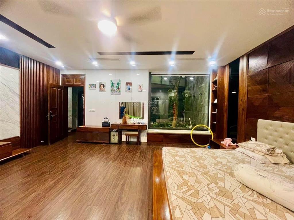 Hiếm! bán nhà phố hạ yên quyết, gần phố, 2 thoáng, ô tô, ở sướng 55m2*5t, 13.6 tỷ