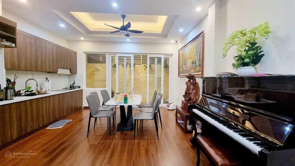 Rất gấp! bán nhà phân lô phố duy tân, ô tô tránh, vỉa hè, 2 thoáng, kd, gần phố, 60m2*5t, 23.5 tỷ