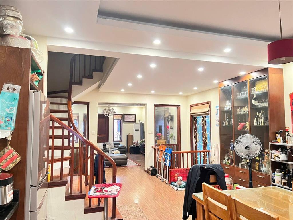 Giảm sốc! bán nhà phố trung kính, gần phố, lô góc, ô tô, ở sướng 55m2*5t, 13,5 tỷ