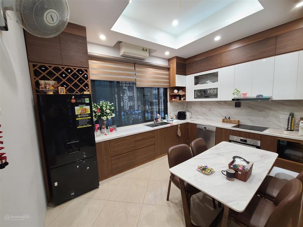 Sập nguồn! bán nhà phân lô phố dịch vọng, ô tô, lô góc, vỉa hè, 2 thoáng, kd, vp, 50m2*5t, 18 tỷ