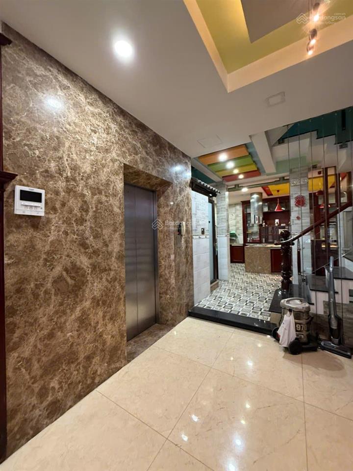 Siêu hot nhà ngang 6,5m bề thế, có thang máy, hẻm xe 9m có garage để xe o6to.