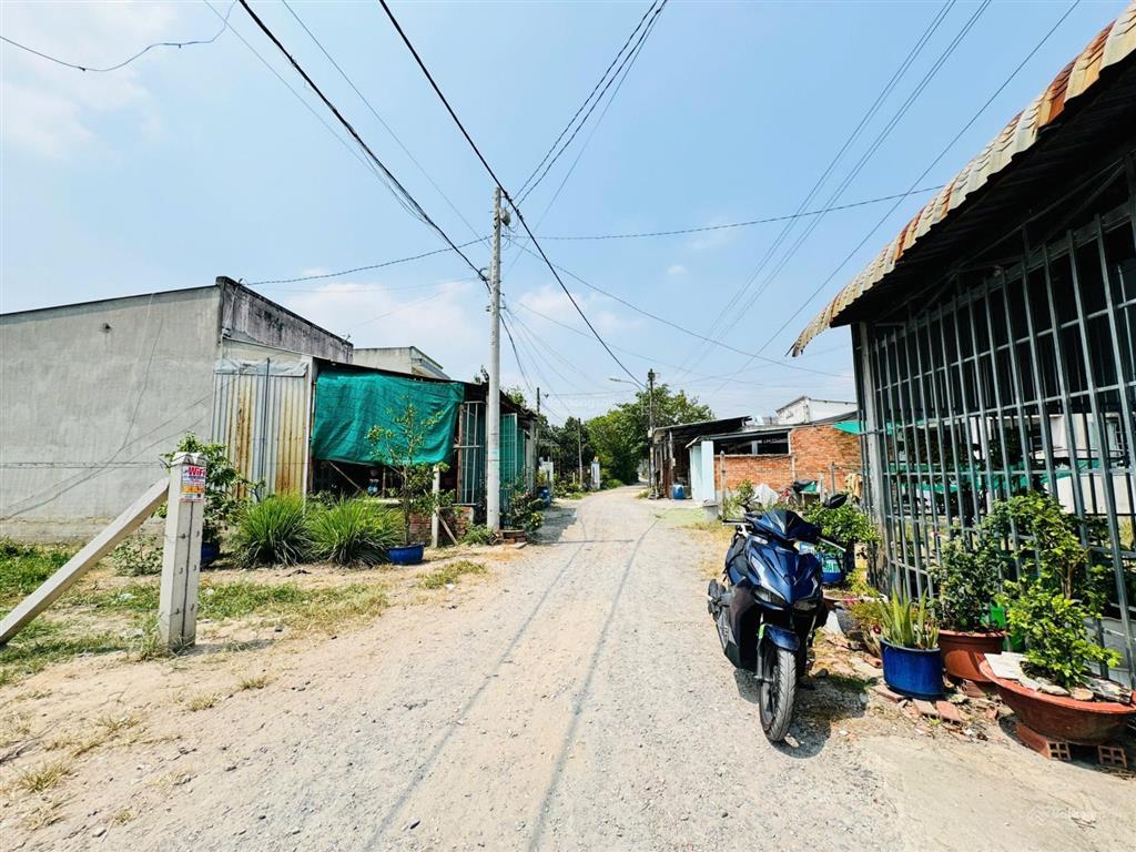 Bán đất 109,1 có thổ cư 1 sẹc đường số 7 xã củ chi cách suối lội 500m giá 1ty750