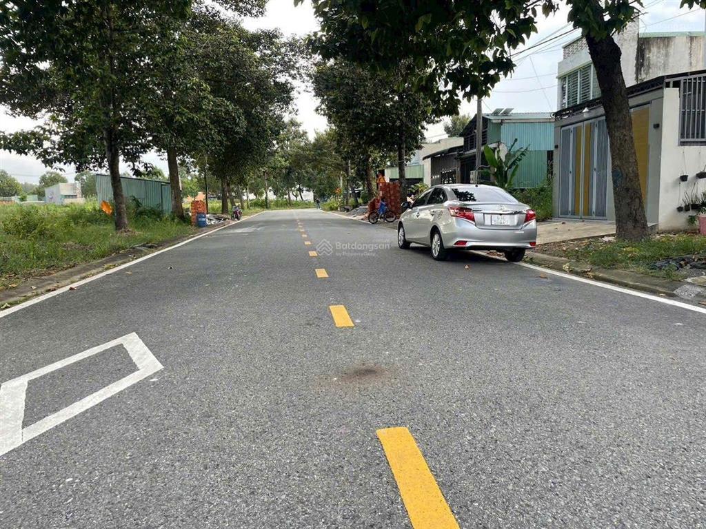 Chính chủ cần ra nhanh lô đất mặt tiền đường số 81 trong tđc phú chánh d dt 100m2 full thổ cư shr