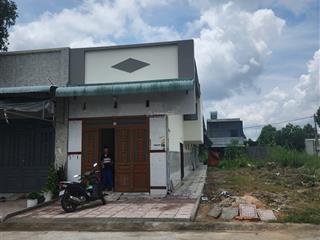 Sổ sẵn sang tay dãy trọ 150m2 gồm 1 kiot và 4 phòng đang cho thu nhập 8tr/tháng ngay kcn mỹ phước 3