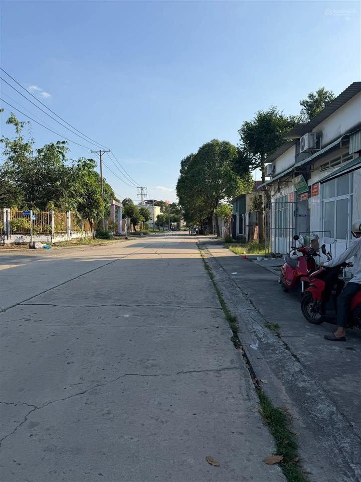 Chủ cần tiền kinh doanh nên cần ra gấp lô đất đường d115a ngay gần góc dt 300m2 công chứng