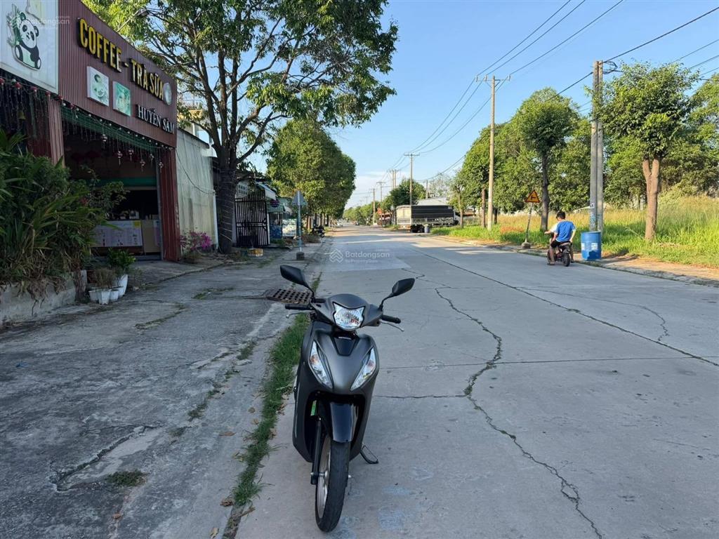 Chủ cần tiền kinh doanh nên cần ra gấp lô đất đường d115a ngay gần góc dt 300m2 công chứng