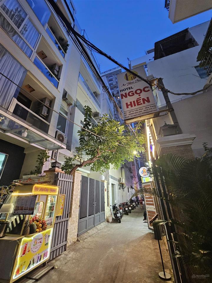 Bán nhanh tòa nhà 6 tầng hẻm 98 trần phú, tt khu phố tây nha trang, cách biển chỉ 100m