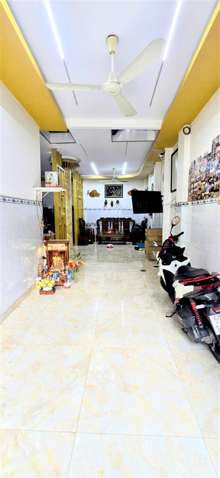 Nhà khuông việt tân phú  83m2  3 tầng  xe hơi tới nhà  giáp q11  hơn 6 tỷ