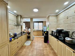 Bán penthouse mỹ tú cảnh quan 4 phòng ngủ 250m2, 1 trệt  1 lầu  sân thượng, sẵn sổ hồng