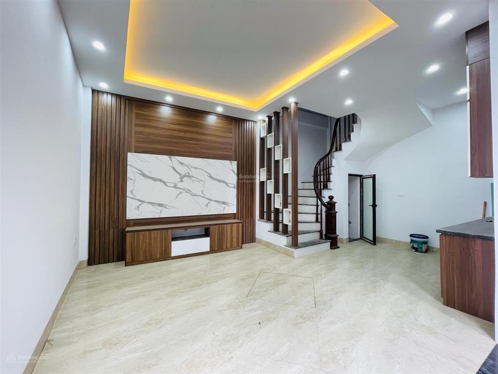 Bán nhà liên mạc 32m2 5 tầng ô tô đến cổng view hồ 5.95 tỷ bắc từ liêm