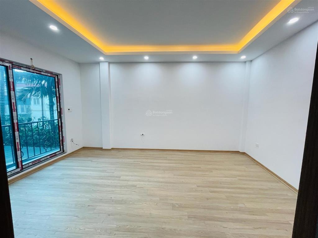 Bán nhà liên mạc 32m2 5 tầng ô tô đến cổng view hồ 5.95 tỷ bắc từ liêm