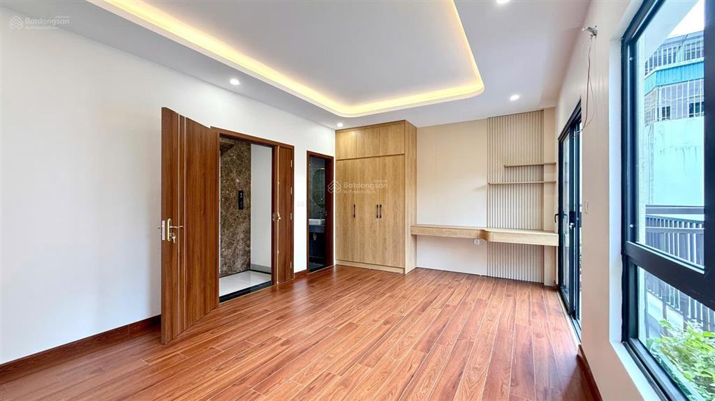 Hàng xóm ngoại giao đoàn  phân lô 6 tầng thang máy  gara oto  ngõ thông các ngả  nhà đẹp long l