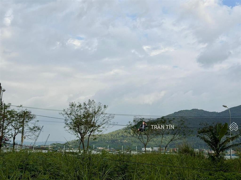 Lô đất mặt tiền đường trần sâm, ngay nhà hàng chân trời góc bể