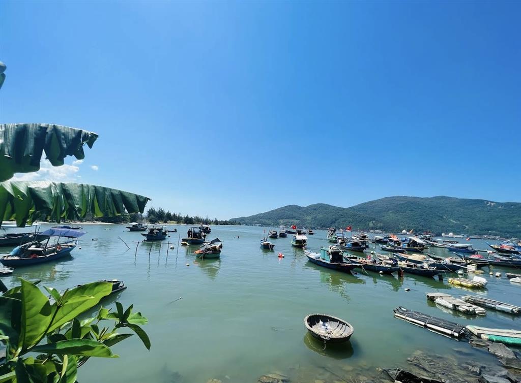 Lô đất mặt tiền đường trần sâm, ngay gần nhà hàng chân trời góc bể