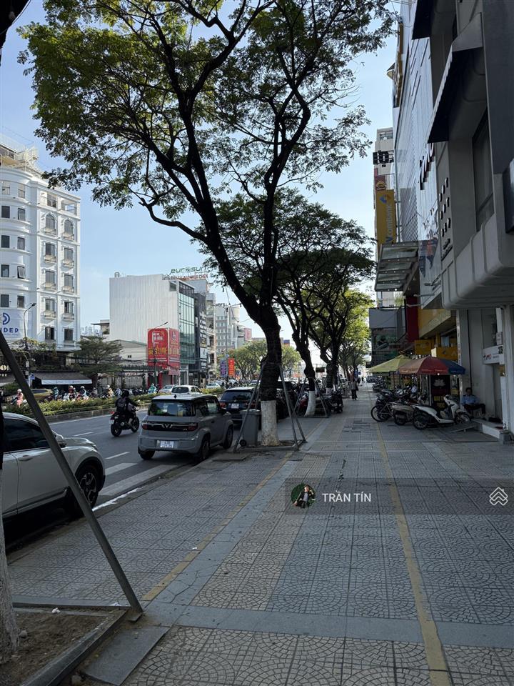 Căn nhà mặt tiền đường nguyễn văn linh, sát cầu rồng, đoạn đẹp nhất tuyến đường.