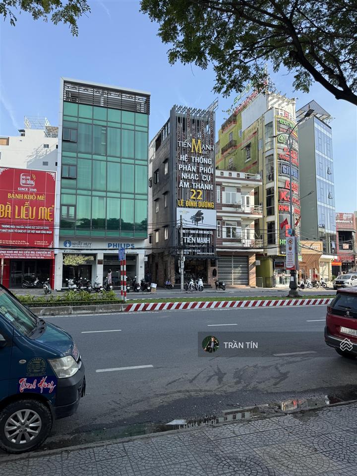 Căn nhà mặt tiền đường nguyễn văn linh, sát cầu rồng, đoạn đẹp nhất tuyến đường.