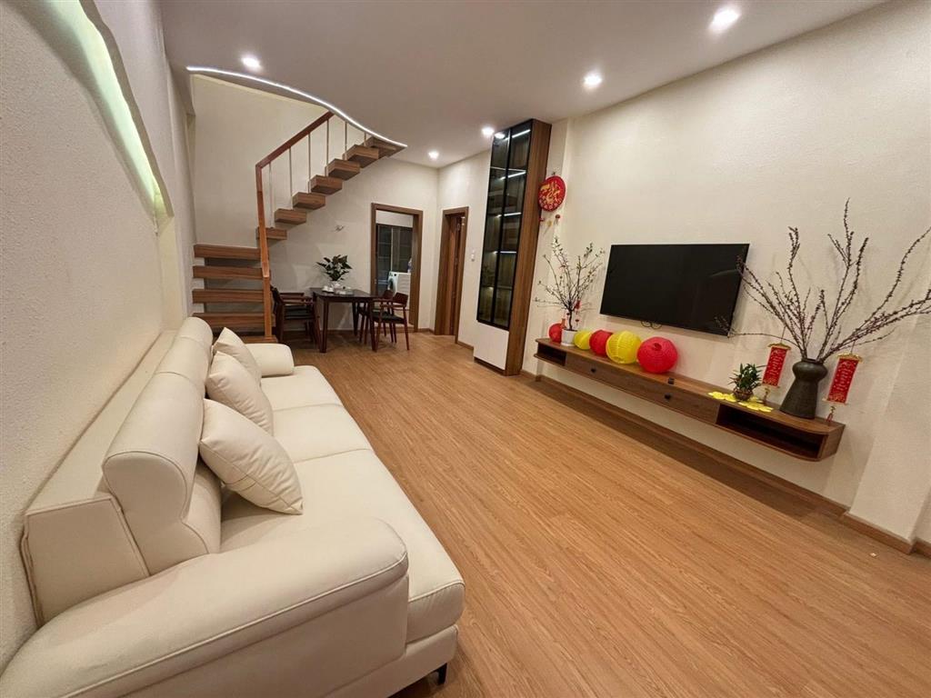 Căn nhà 2 tầng mặt tiền đường phạm phú thứ. diện tích 51m2. hướng đông. giá bán 6 tỷ 800